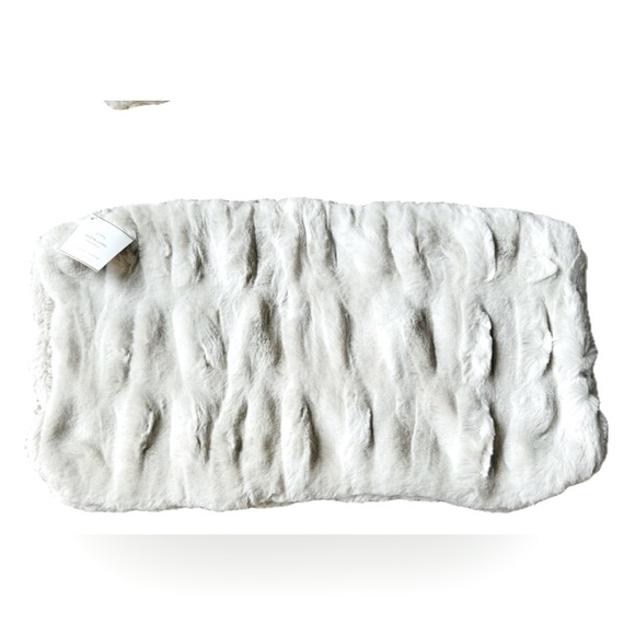 New Pottery Barn Set Ruched Faux Fur Throw & Pillow Cover in Ivory Color - Picture 10 of 16